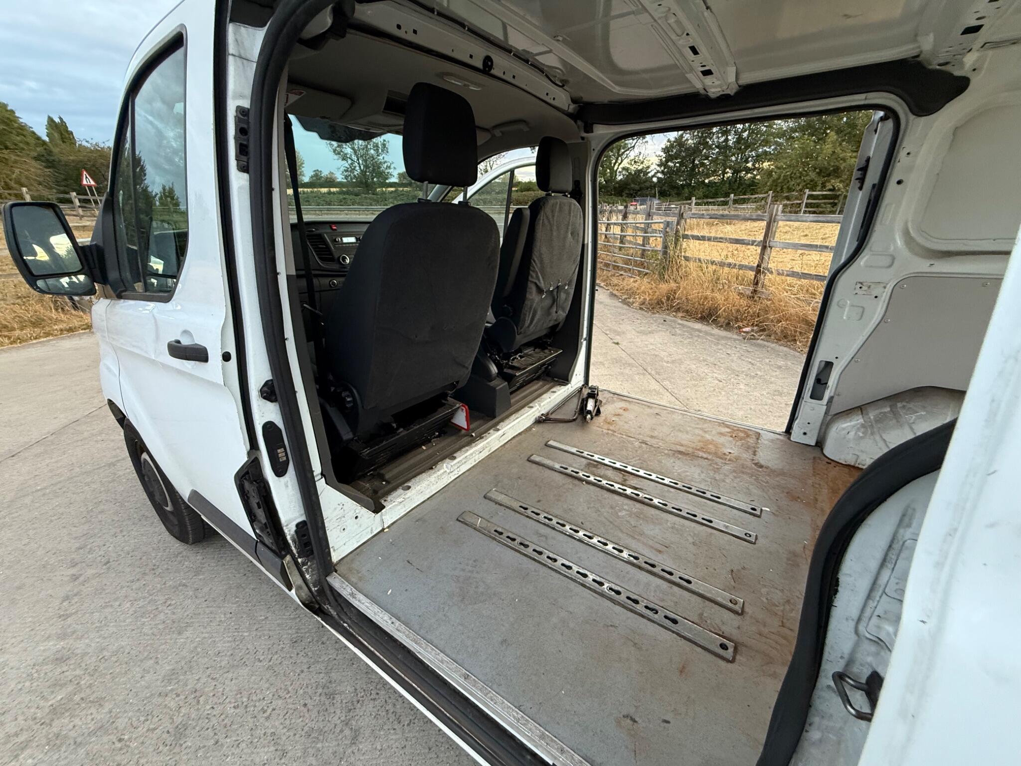 Ford Transit Custom 2.0 320 EcoBlue L1 H1 Euro 6 5dr — photo 75 of 82